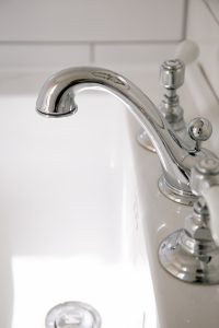 Polished nickel tap set with Petite Mont Blanc White Handles