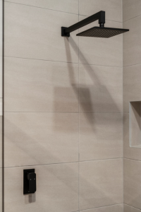 Corner Shower with niche