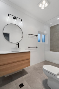 Open towel rail located next to the shower