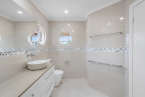 Warm textures and tones create wide space in the bathroom