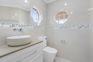 Soft Whites and Warm Stone create a homely feel in this bathroom